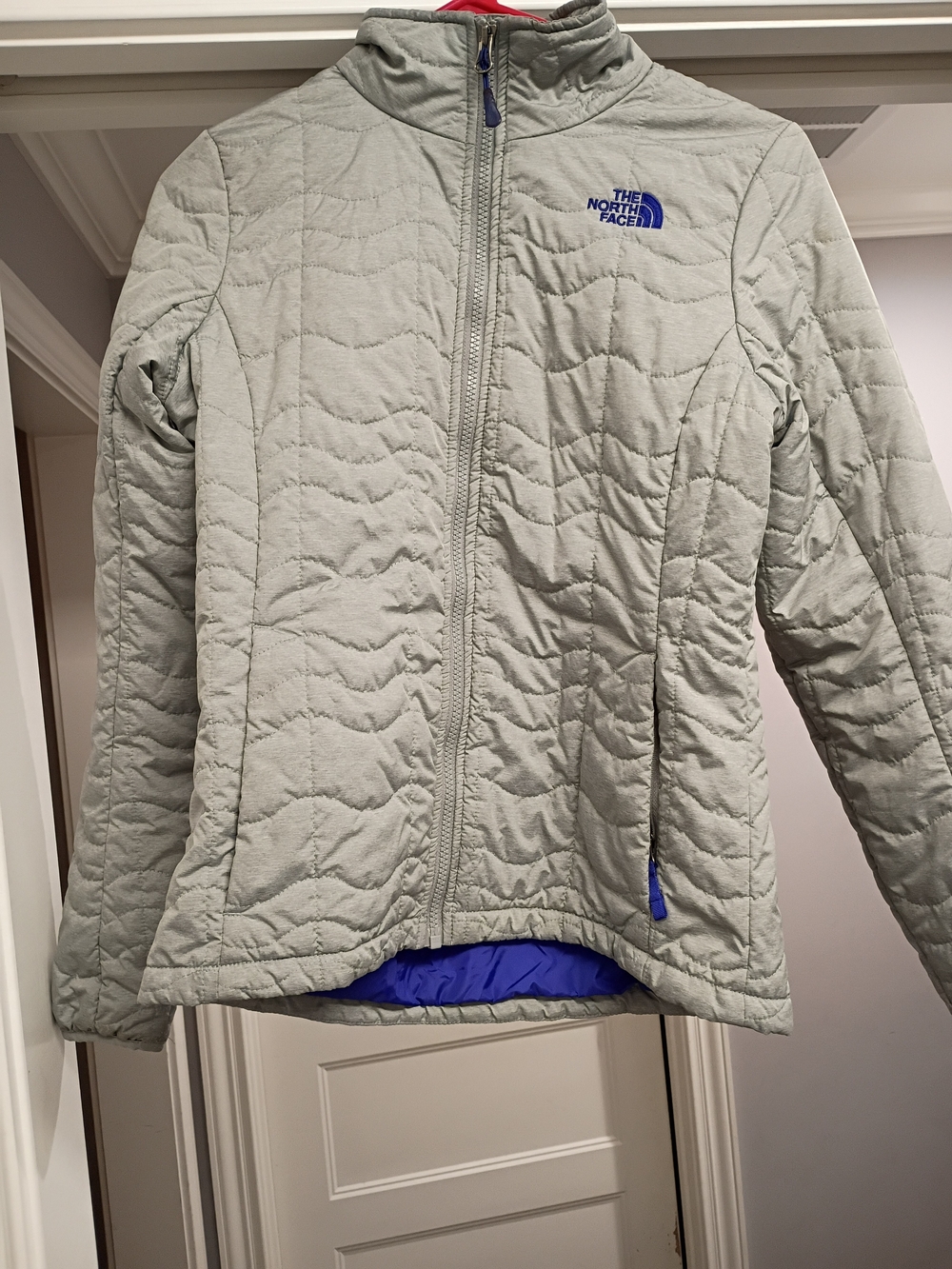 The North Face Women’s Light Gray Quilted Puffer Jacket Size Small